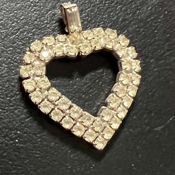 Jewelry - Vintage Rhinestone Heart Pendant Silver Tone Clear Stones‎